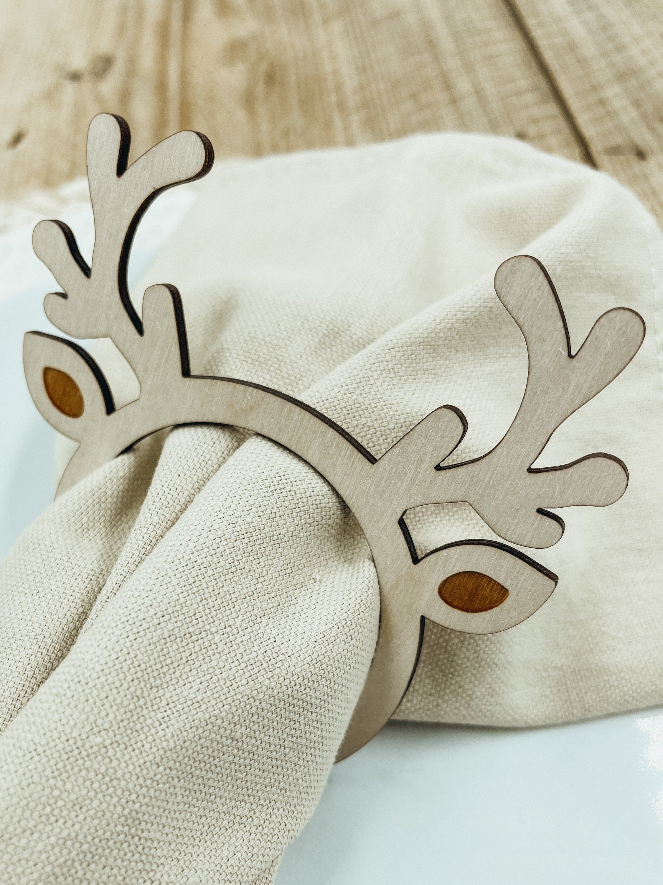 Serviettenringe aus Holz für Tischdeko zu Weihnachten Hirschgeweih