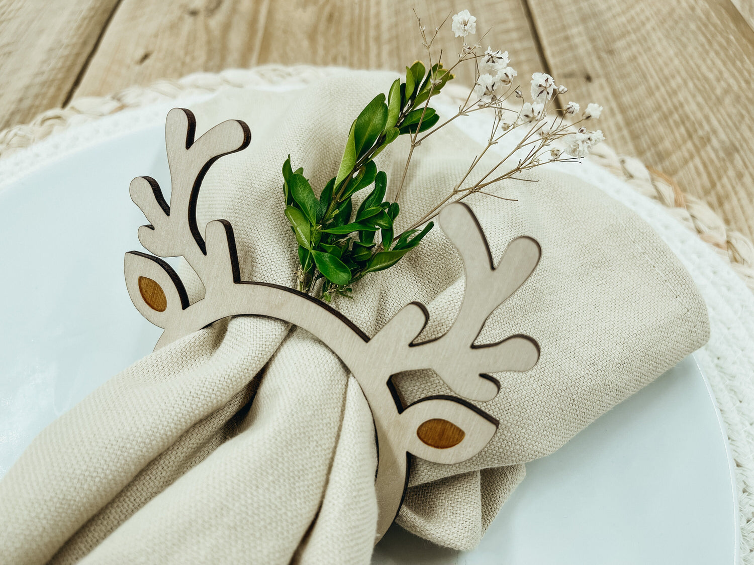Serviettenringe aus Holz für Tischdeko zu Weihnachten Hirschgeweih